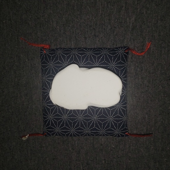 Adorable Sweet Ceramic White Black Kitty Resting on a Pretty Pillow New in Box - Picture 7 of 8